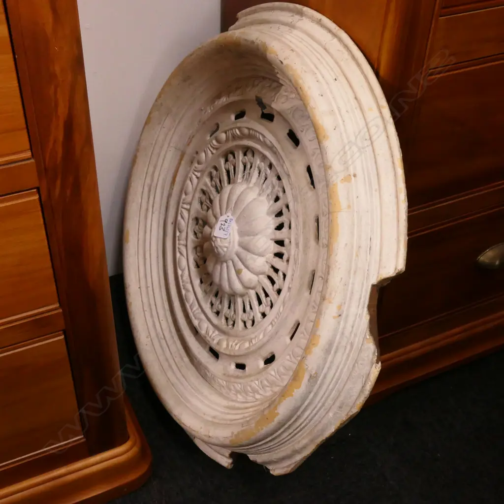 WHITE PAINTED CEILING ROSE 660MM DIA Image 1++