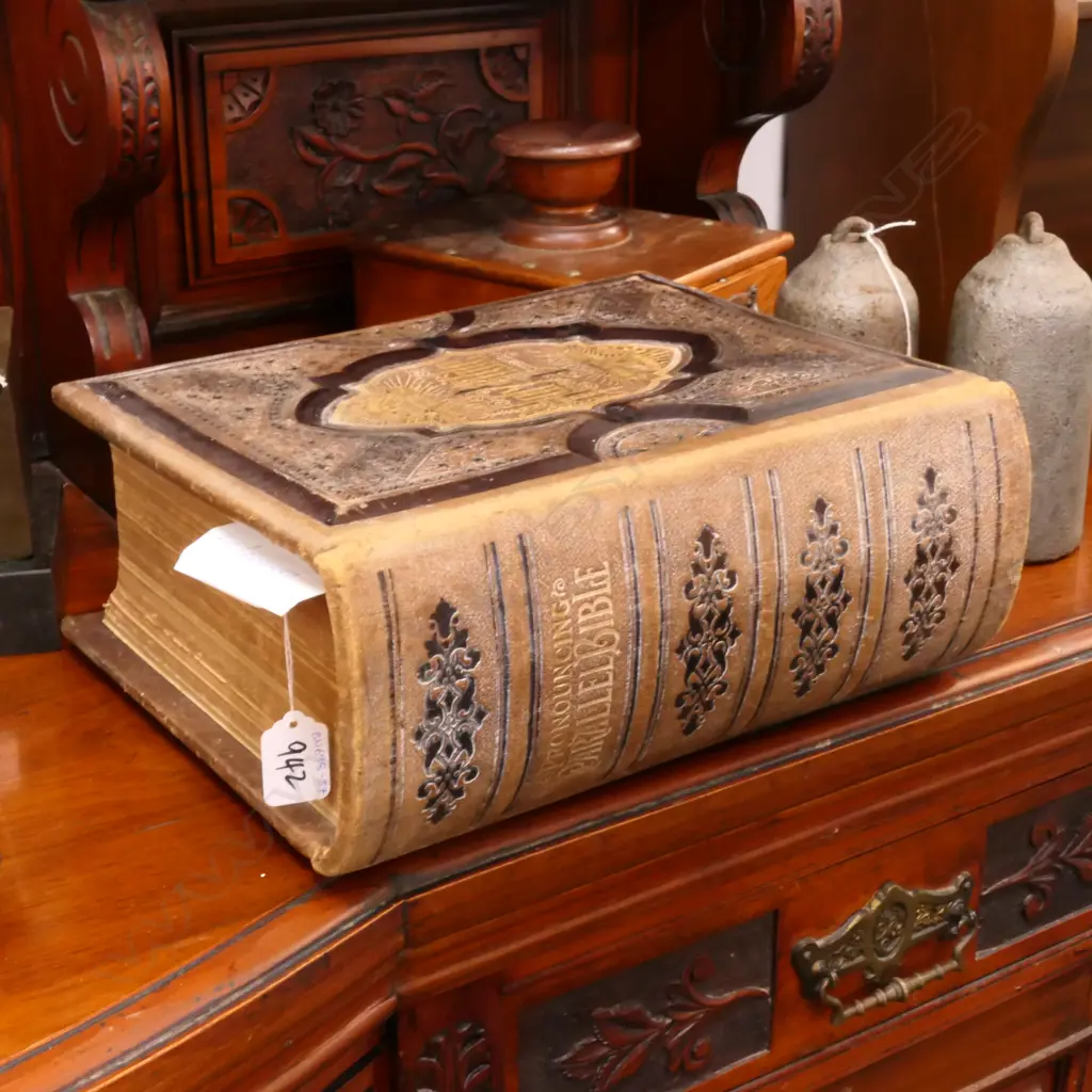 LARGE LEATHER BOUND 19TH C PICTORIAL FAMILY BIBLE H.320MM 18959 Image 1++