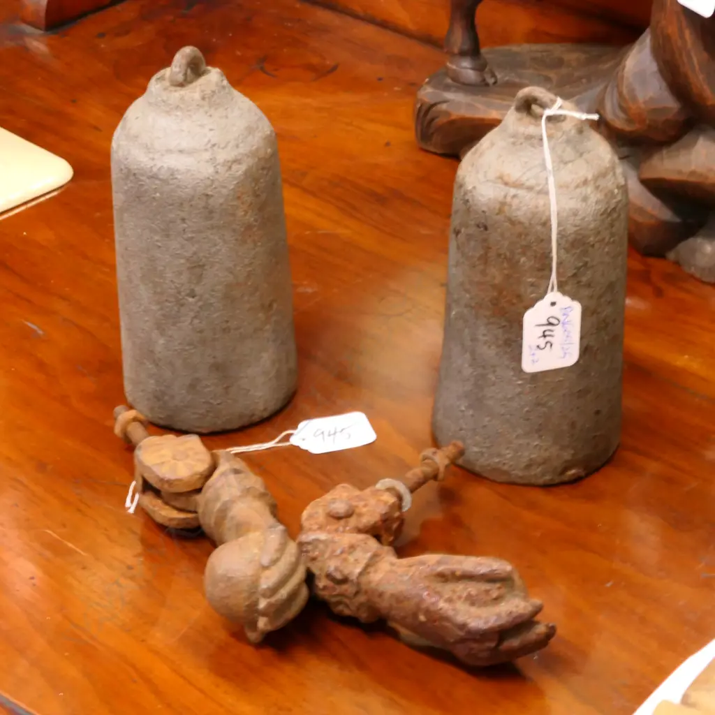 PR LADIES HAND DOOR KNOCKERS AND 2 WEIGHTS Image 1++