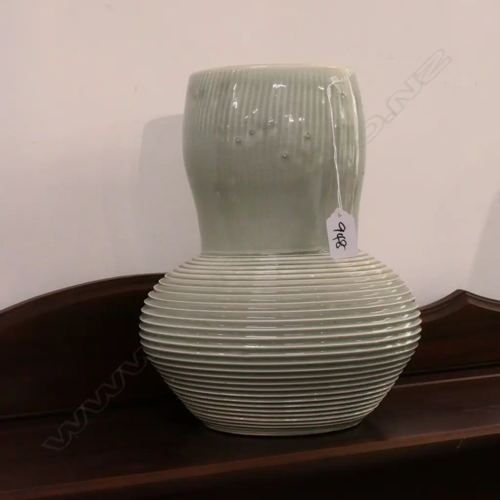 LARGE ROSS MITCHELL ANYON VASE Image 1++