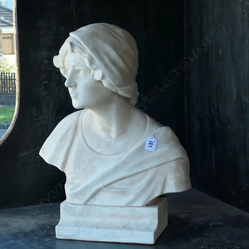 FAUX MARBLE BUST Image 1++