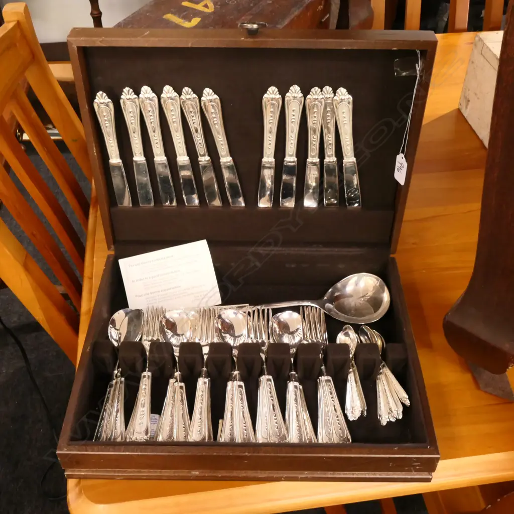 CASED 12 PIECE ITALIAN SILVER PLATED CUTLERY SET, MISSING 1 KNIFE Image 1++
