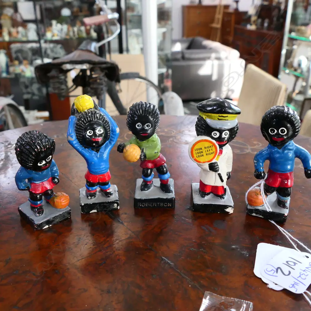 5 ROBINSONS MARMALADE GOLLIWOG FIGURINES Image 1++