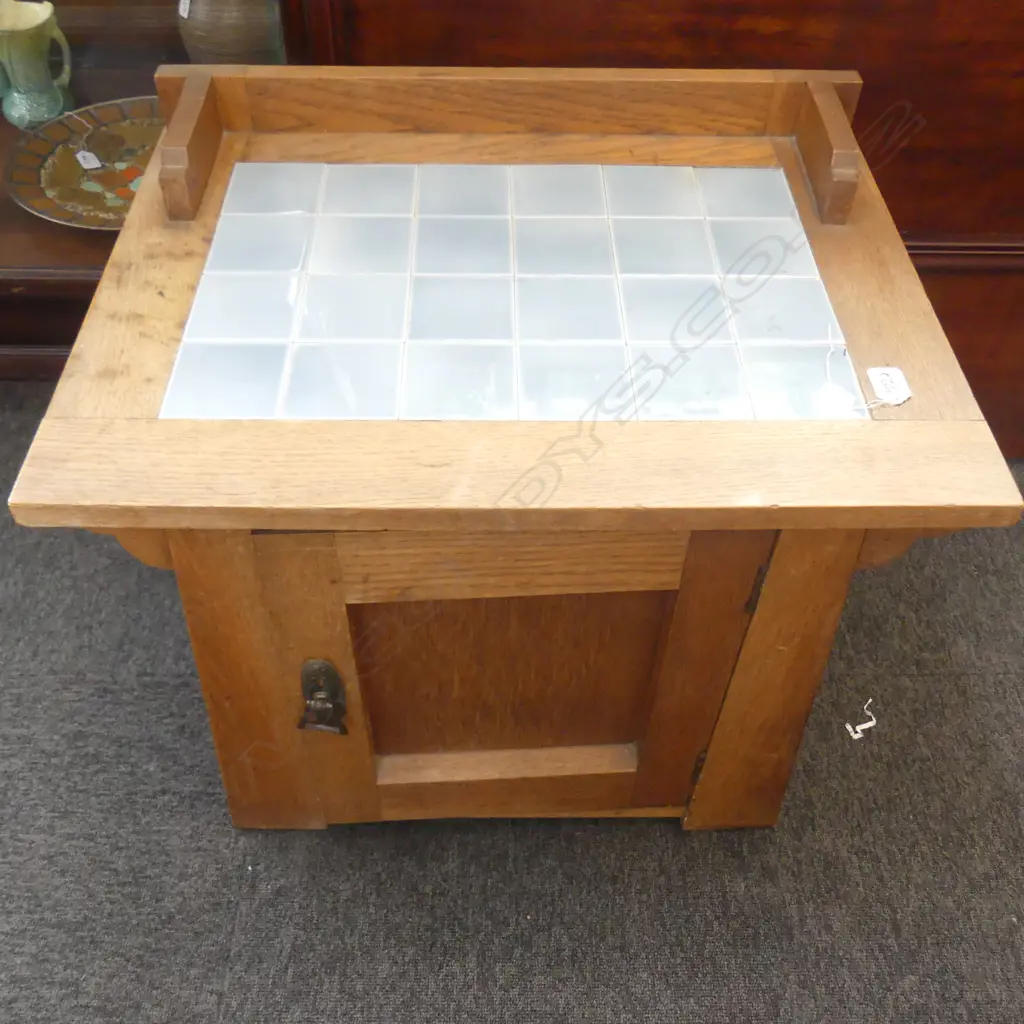 OAK ARTS & CRATFS BEDSIDE CABINET... Image 1++