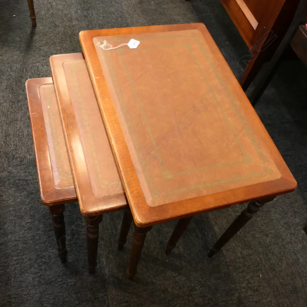 NEST OF 3 LEATHER INSET TABLES Image 1++