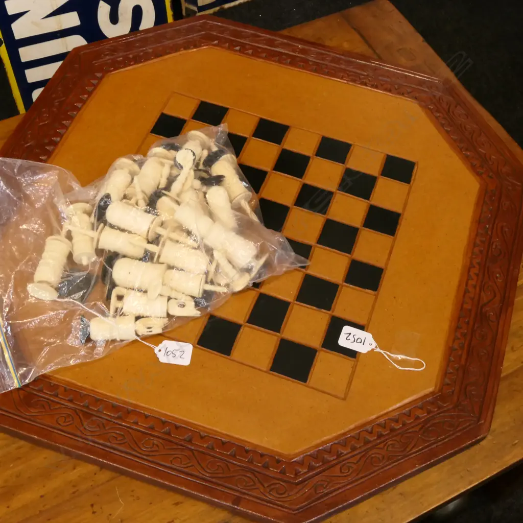 WOODEN CHESS BOARD WITH BONE CHESS PIECES  Image 1++