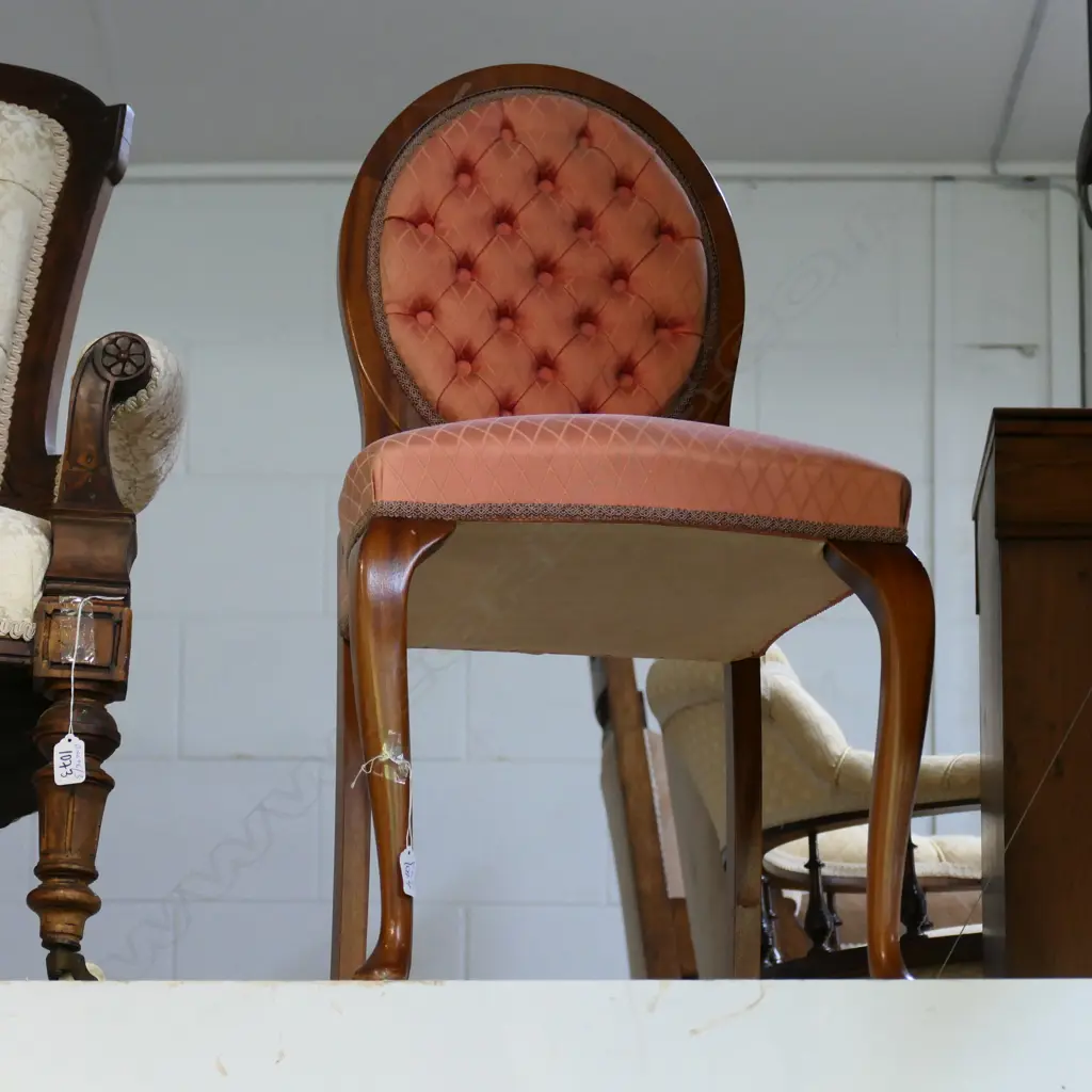 SMALL BOTTON BACK BEDROOM CHAIR Image 1++