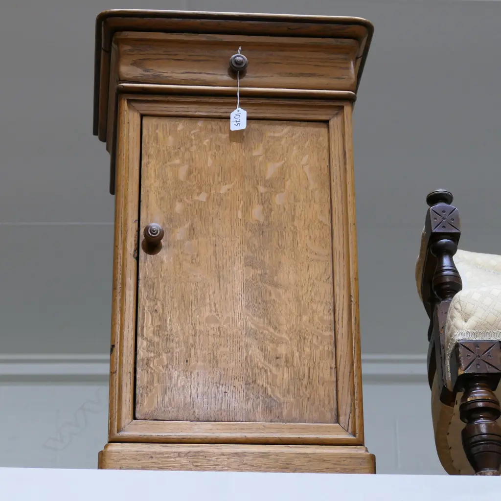 OAK BEDSIDE CABINET H. 780MM W. 420MM Image 1++