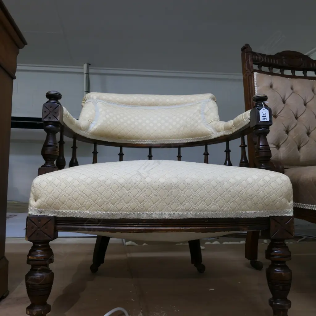 COLONIAL KAURI TUB CHAIR Image 1++