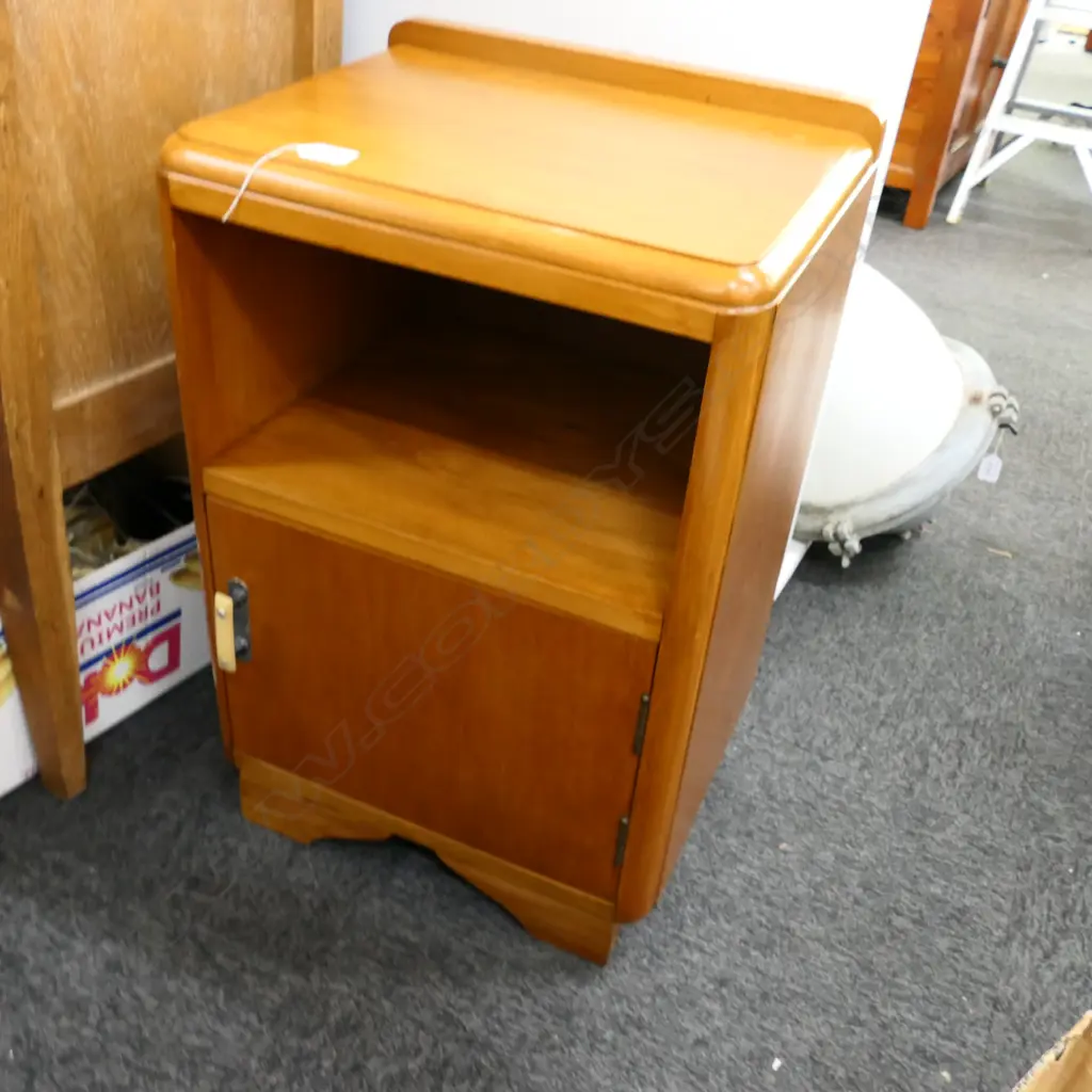 RIMU BED SIDE CABINET Image 1++