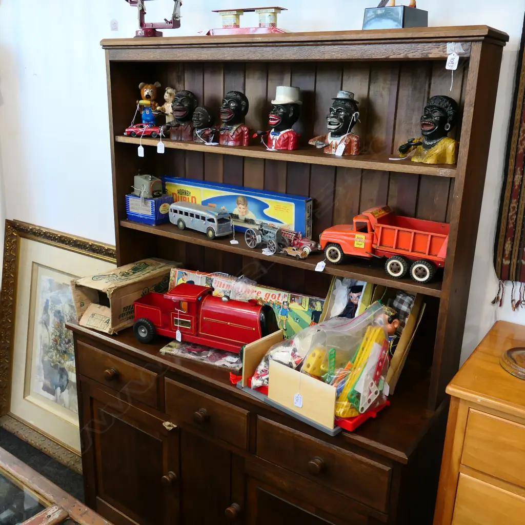 ARTS & CRAFTS STYLE OAK PLATE RACK DRESSER  Image 1++