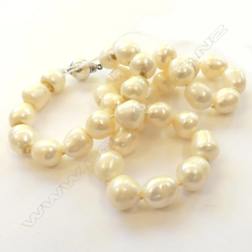 STRAND LARGE SEMI BAROQUE PEARLS Image 1++