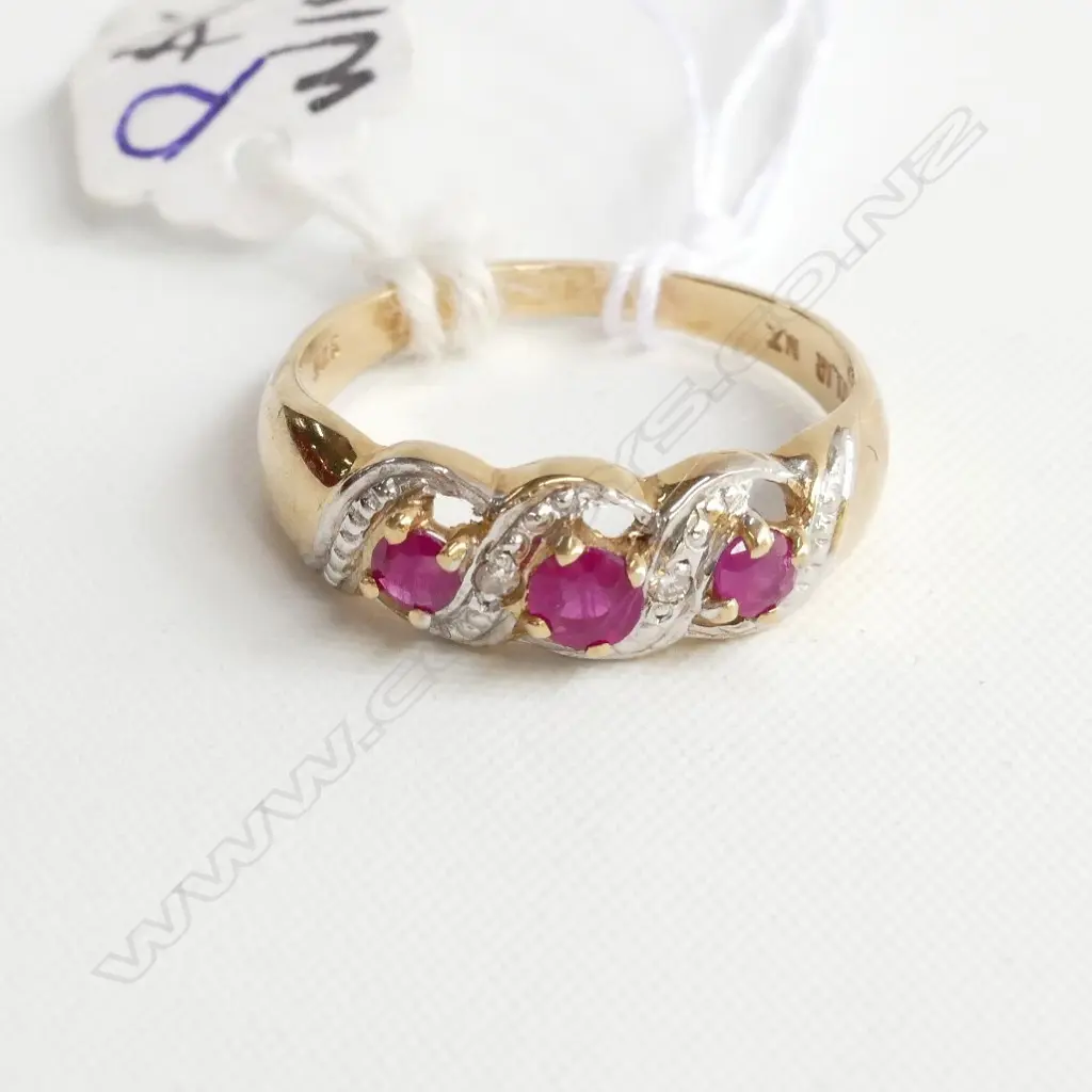 9CT 3 RUBY & DIAMOND RING Image 1++