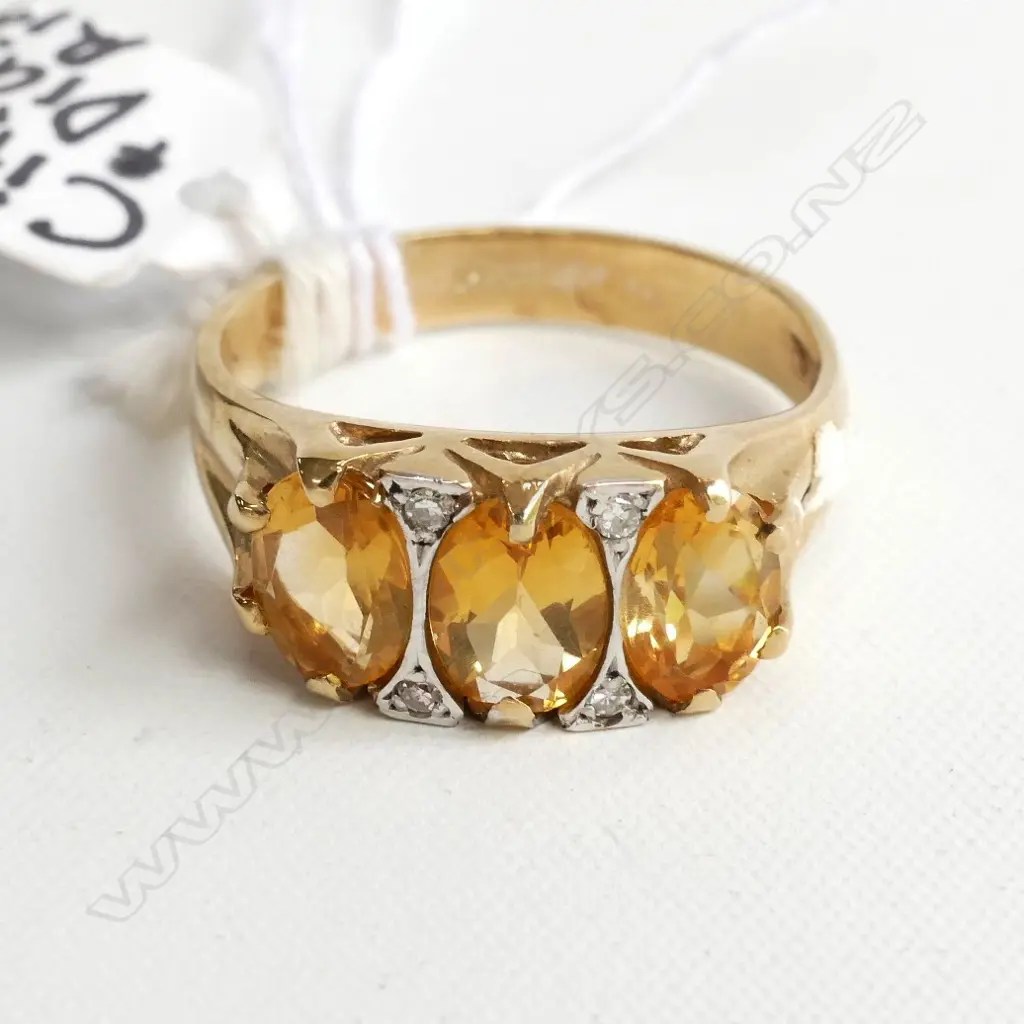 9ct 3 STONE CITRINE RING W SMALL DIAMONDS Image 1++