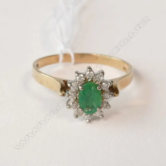 9CT GOLD EMERALD & DIAMOND RING Image 1++