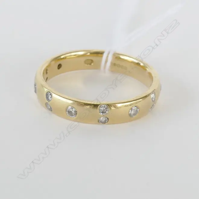 18CT GOLD  AND DIAMOND SET BAND (RETAIL REPLACEMENT $3759) Image 1++