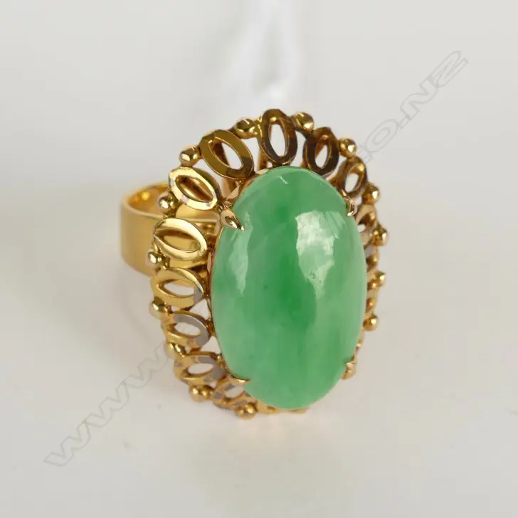 CHINESE 18CT GOLD AND JADE RING Image 1++