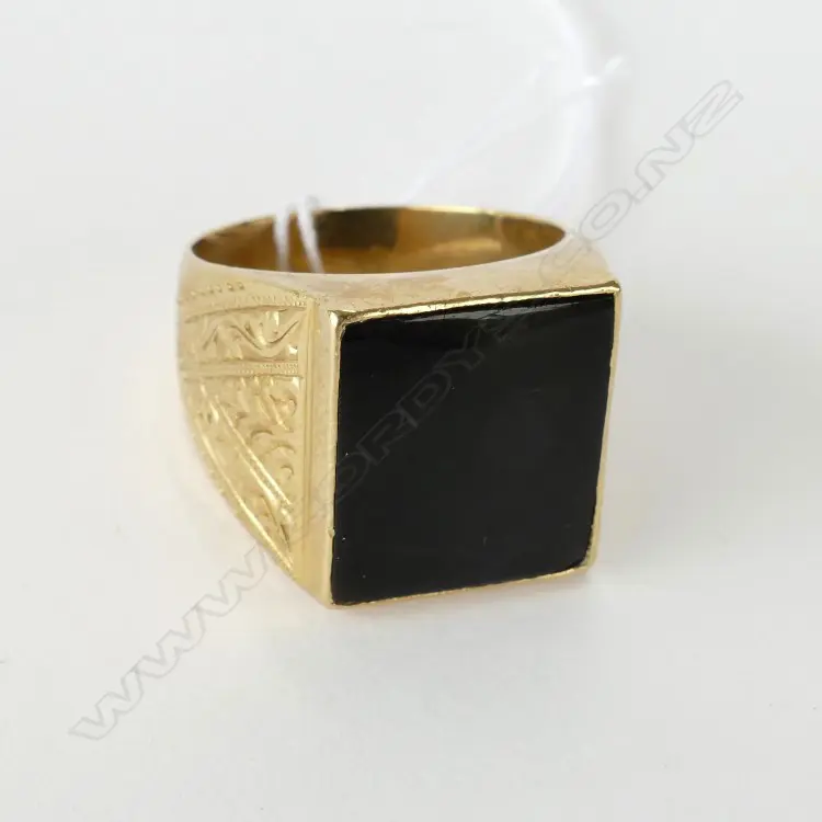 MENS GOLD & JET DRESS RING 18CT 12.3gms Image 1++