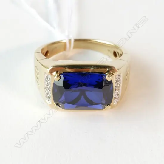 10CT Y/GOLD BLUE STONE & DIA. RING