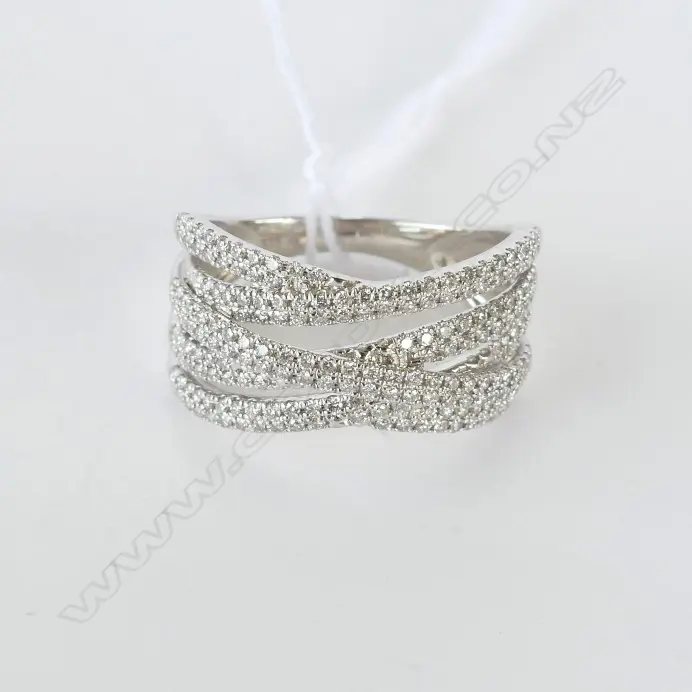 9CT WHITE GOLD AND DIAMOND DRESS RING Image 1++