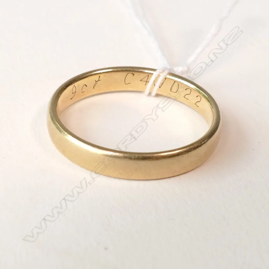 9CT GOLD WEDDER 4.17gm Image 1++