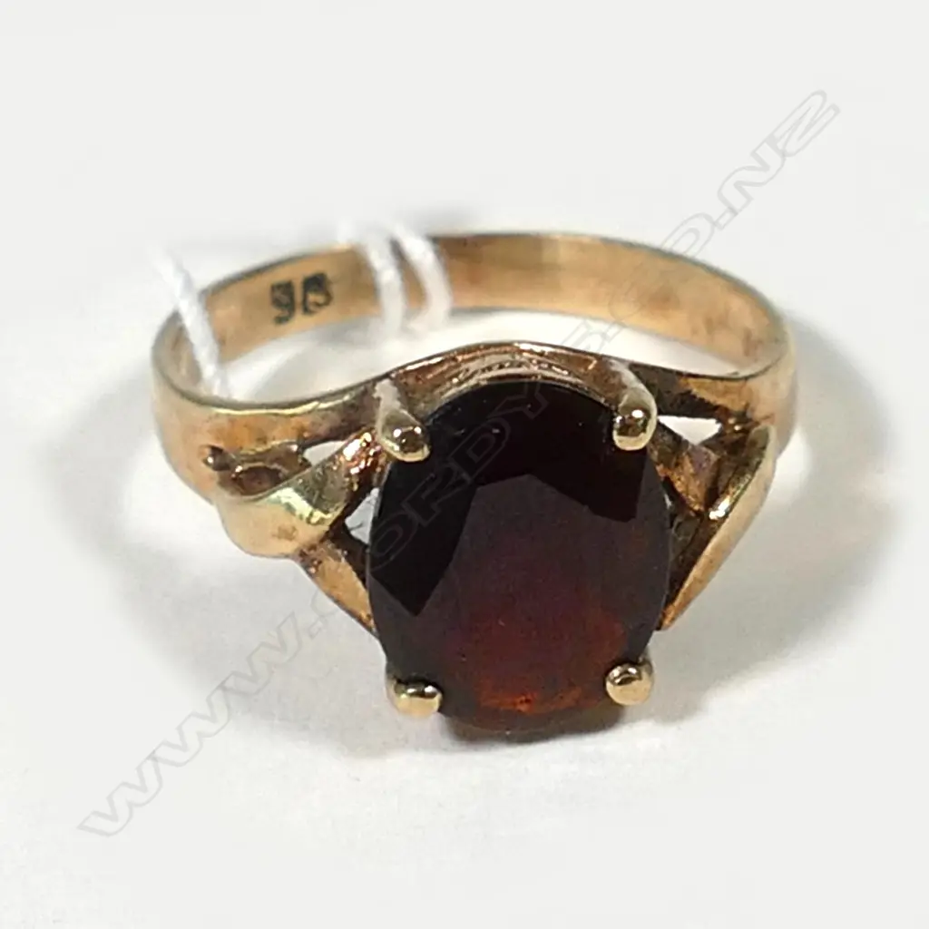 9CT GARNET RING 2.85GMS Image 1++