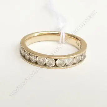 9CT 12 DIAMOND BAND RING CHANEL SET Image 1++