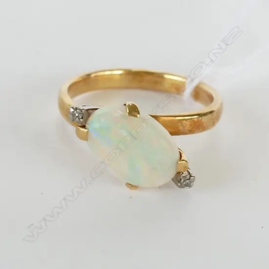 18ct GOLD OPAL AND DIAMOND RING (VAL)