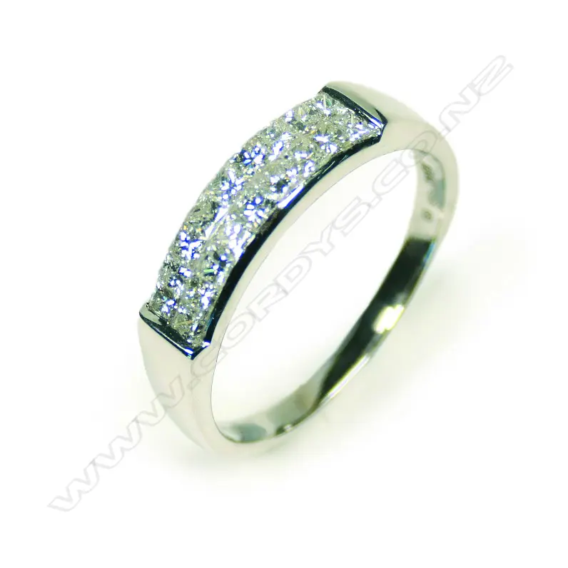 An 18ct white gold and diamond set band Image 1++