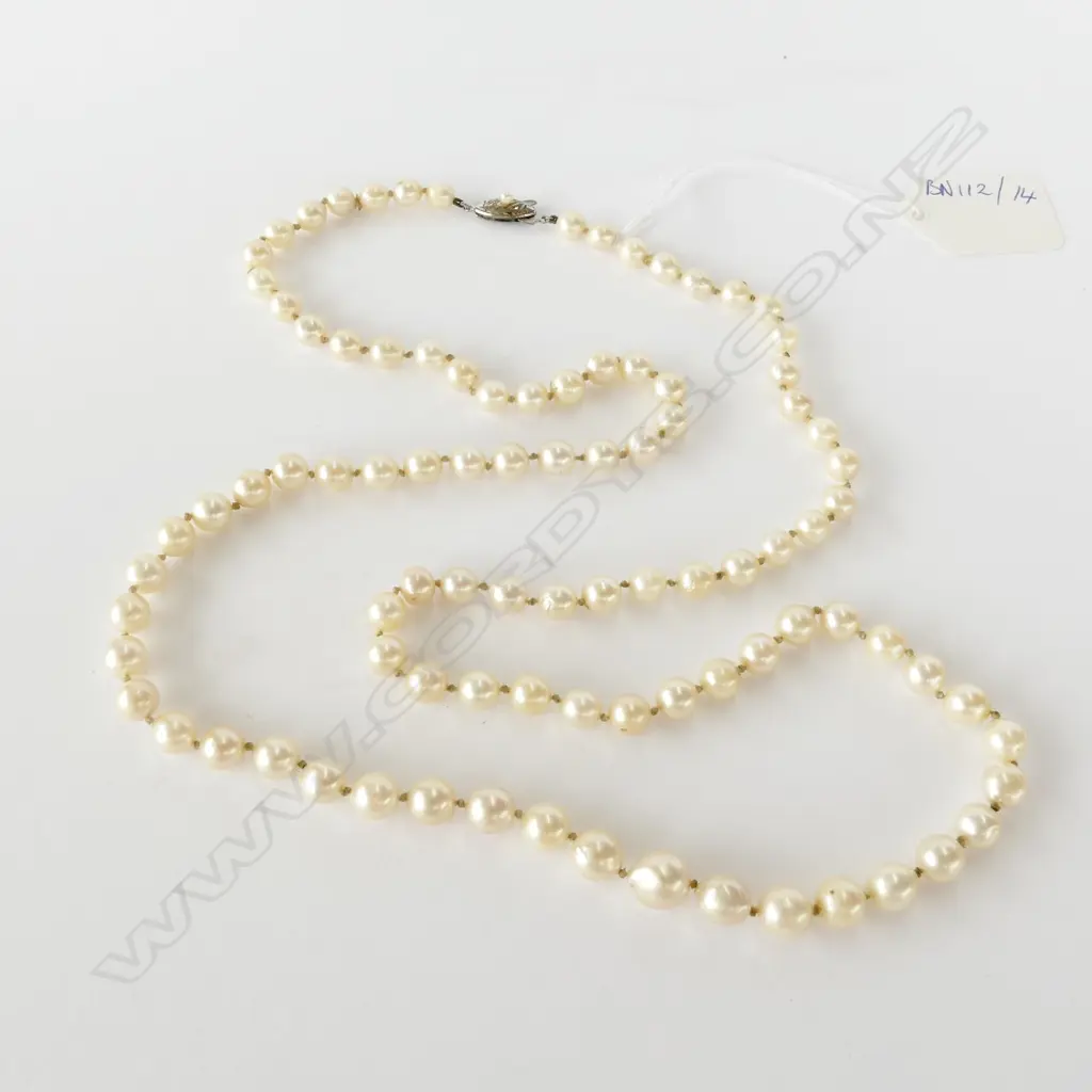 CULTURED PEARL NECKLACE, GRADUATED Image 1++