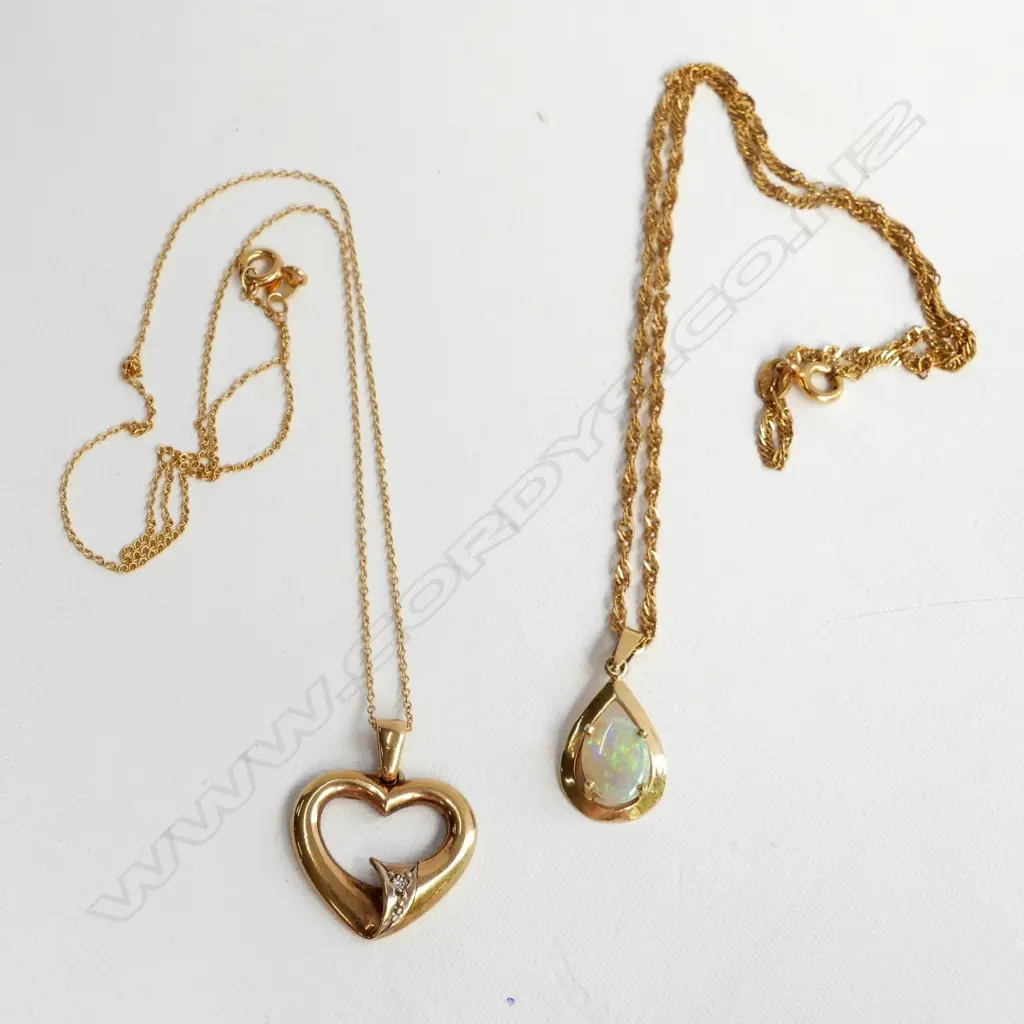2 9CT GOLD NECKLACES W PENDANTS 5.55GMS Image 1++