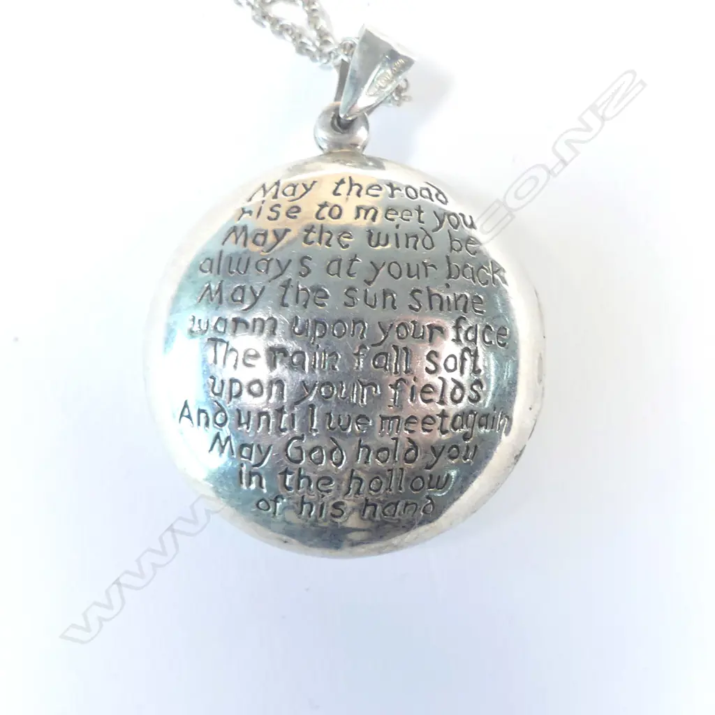 S/SILVER CELTIC BLESSING LOCKET (DIA. 30MM) ON CHAIN, BOTH STAMPED 925, 17.4GM Image 1++