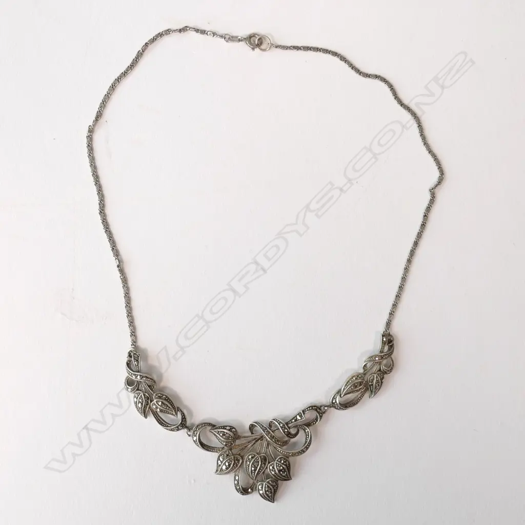 SILVER & MARCASITE NECKLACE Image 1++