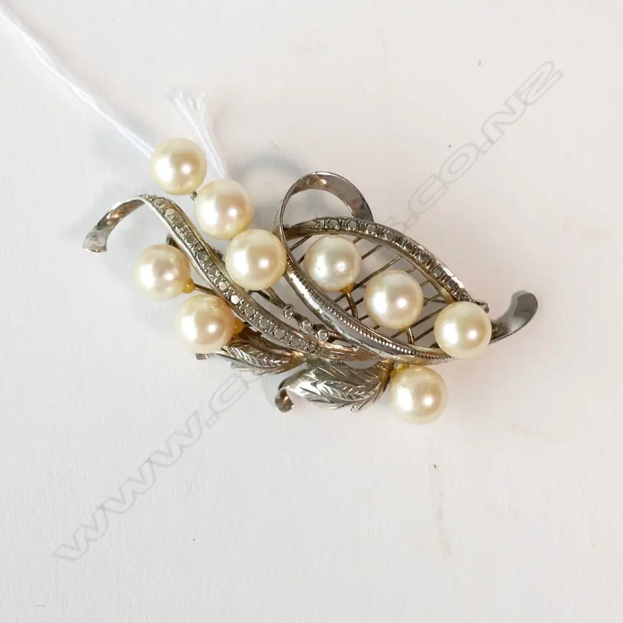 CHINESE SILVER  AND PEARL BROOCH Image 1++