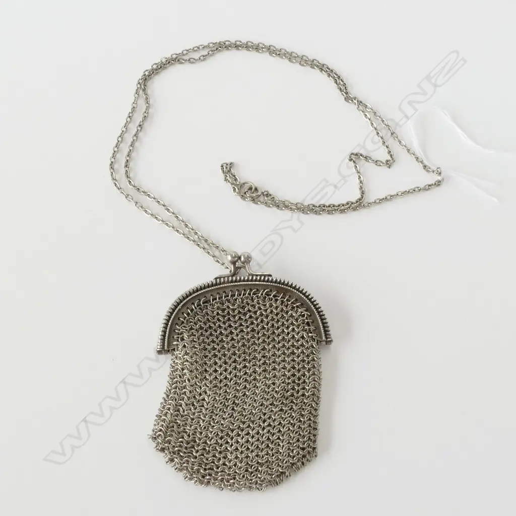 EARLY 20THC MESH SILVER NECKLACE PURSE Image 1++
