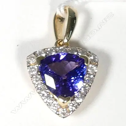 14ct Yellow Gold Tanzanite and Diamond pendant featuring centre Image 1++