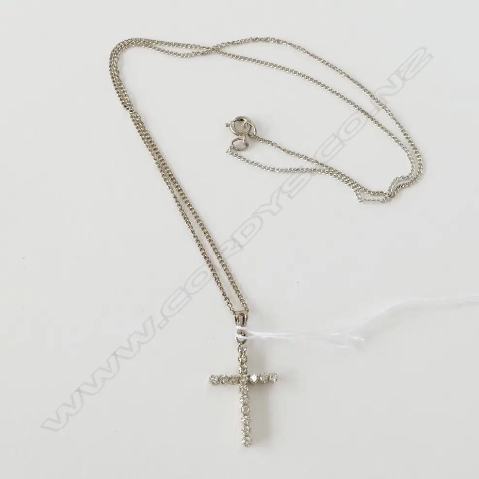 16 DIAMOND & SILVER CROSS ON CHAIN Image 1++