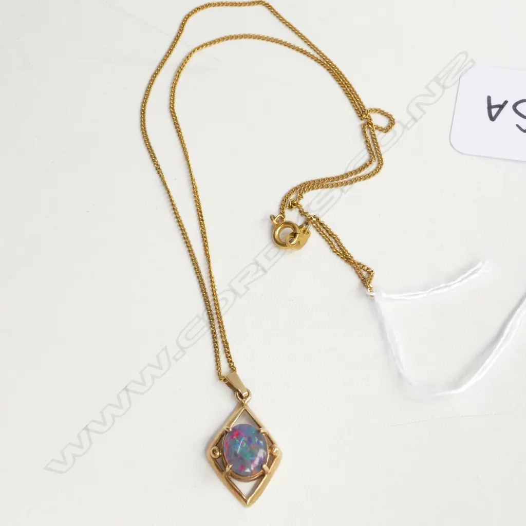 9CT MOUNTED OPAL PENDANT ON G/PLATED CHAIN Image 1++