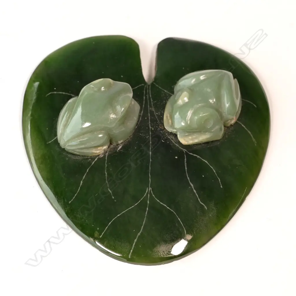 JADE LILY LEAF WITH FROGS Image 1++