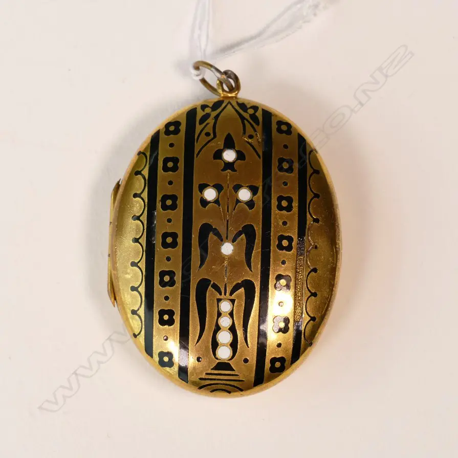 VICTORIAN GOLD PLATE AND ENAMEL LOCKET Image 1++