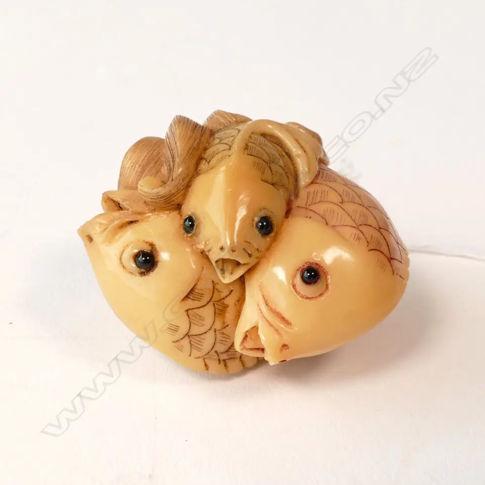 FAUX IVORY NETSUKE - FISH Image 1++