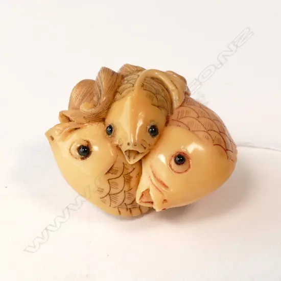 FAUX IVORY NETSUKE - FISH