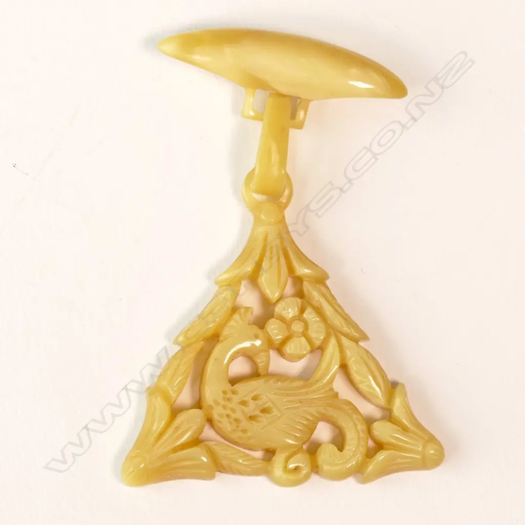 CELLULOID BROOCH Image 1++