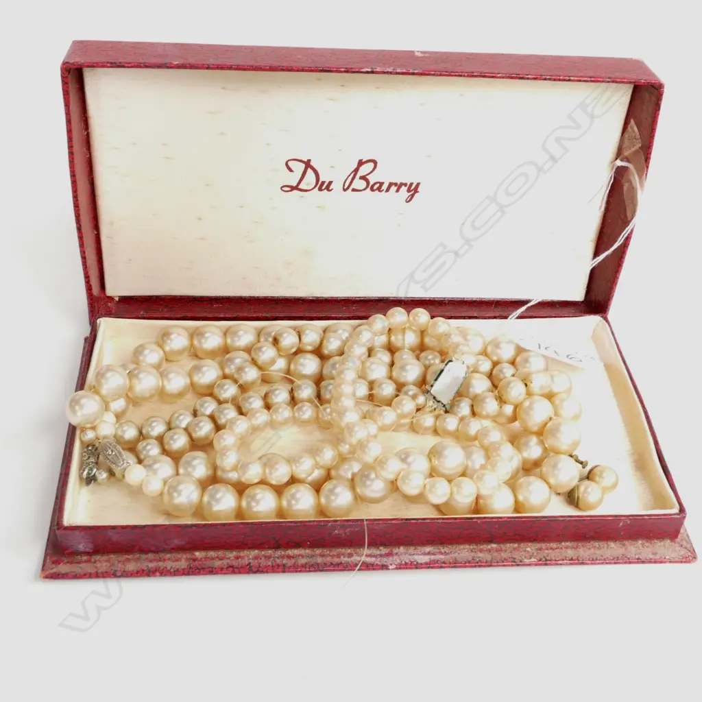 DU BARRY COSTUME PEARLS; & EARRINGS Image 1++
