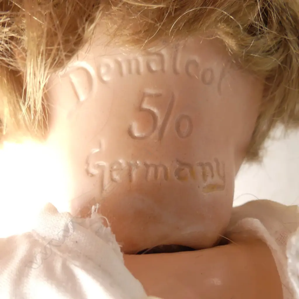 ANTIQUE ARMAND MARSIELLE BISQUE DOLL, STAMPED 'ARMAND MARSEILLE GERMANY 390 A.O.M.', ON STAND, H. 450MM (INCL. STAND) Image 1++