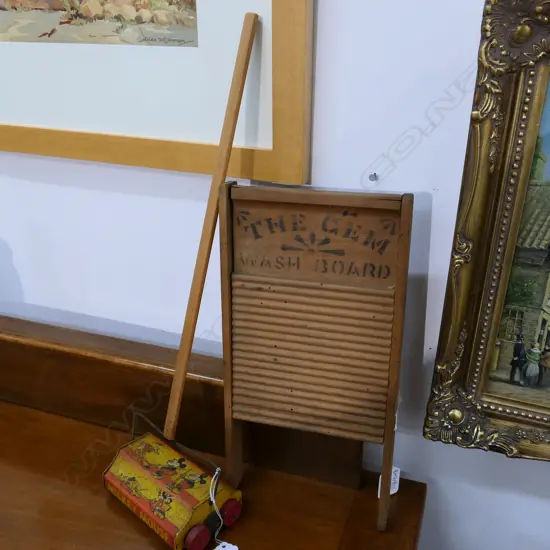 AN ENGLISH MICKEY MOUSE CARPET SWEEPER + WASH BOARD H 470 MM