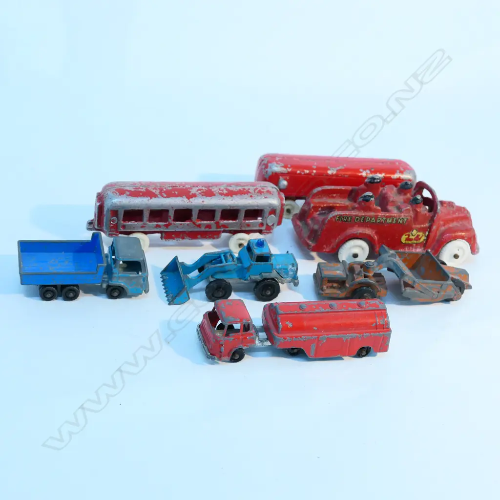 7 SMALL FUNHO TOYS; 2 TRAIN CARRIAGES.... Image 1++