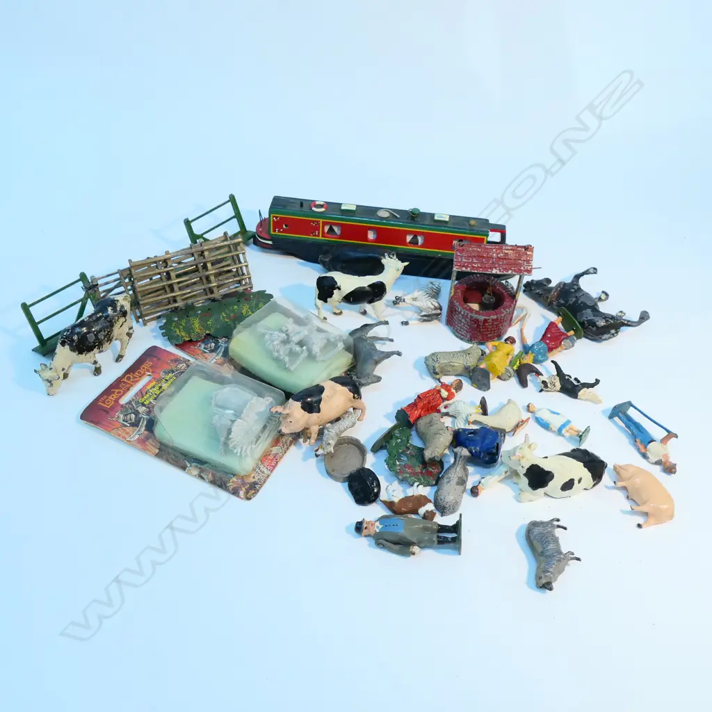 ASSORTED TIN TOYS, MOSTLY FARM TOYS + LORD OF THE RINGS ETC AF Image 1++