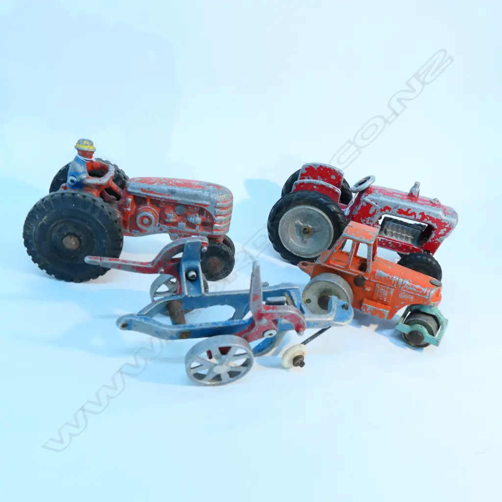 4 FUNHO TOYS: 2 TRACTORS ROLLER PLOUGH Image 1++