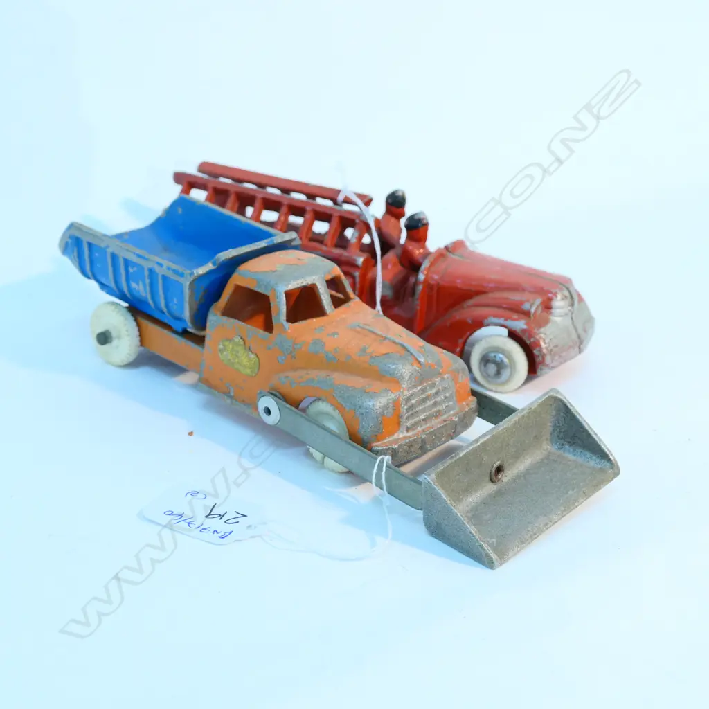 A FUN HO FIRE TRUCK + TRUCK L 210 MM Image 1++